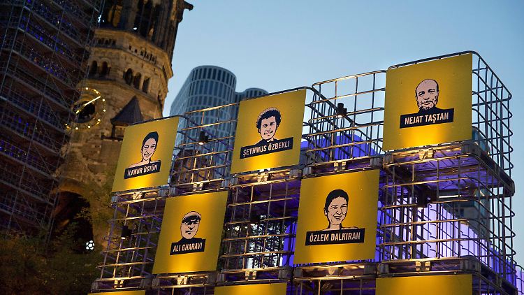 Amnesty-Aktion in Berlin für in der Türkei inhaftierte Menschenrechtsaktivisten.