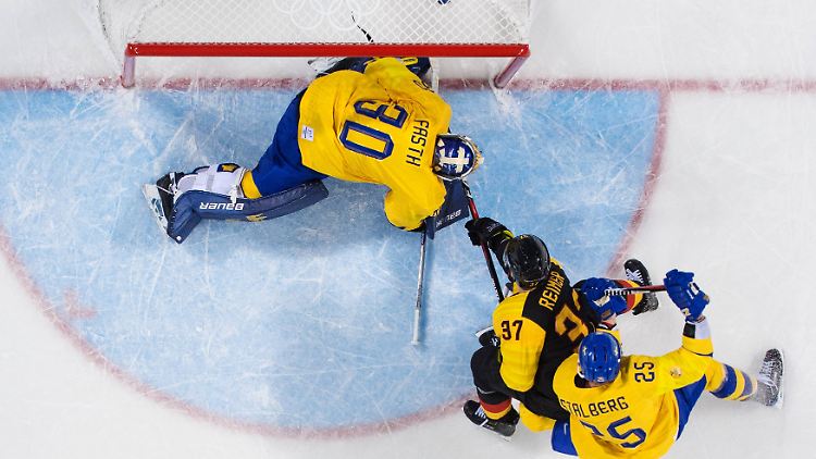 Golden Goal: Patrick Reimer entschied den deutschen Eishockey-Krimi gegen Schweden.