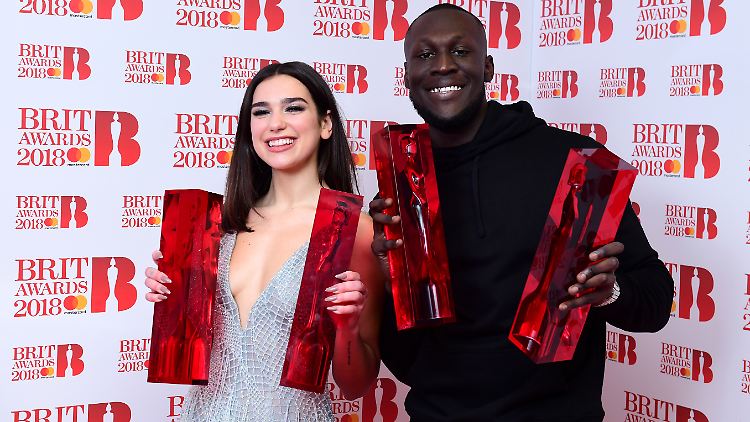 Dua Lipa und Stormzy räumen jeweils zwei Preise ab und sind die Gewinner der 38. Brit Awards.