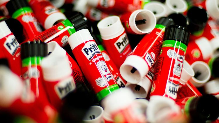 Der Prittstift - ein Klassiker im Henkel-Sortiment.