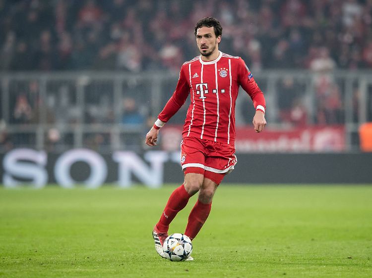 Mats Hummels ist fest davon überzeugt, dass Fußball-Profis in Zukunft noch unkritischer in ihren Aussagen werden.
