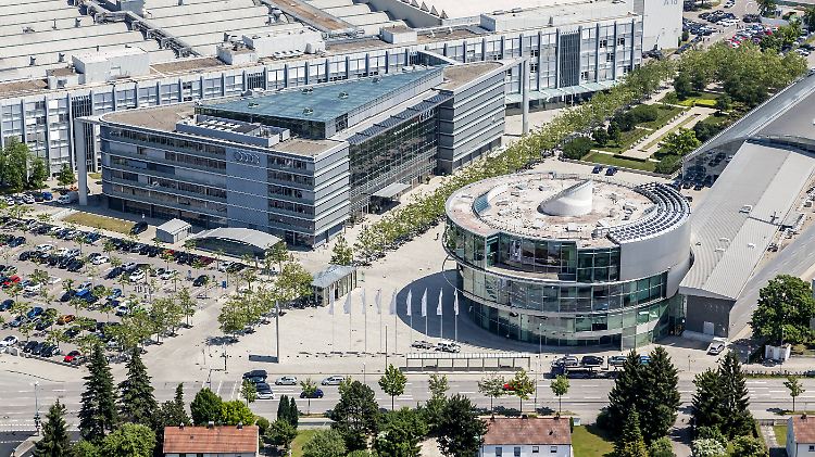 In der Audi-Zentrale in Ingolstadt muss der Vorstand sich auch mit den neuesten Razzien auseinandersetzen.