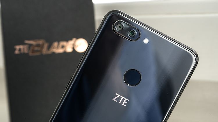 Das ZTE Blade V9 hat eine Doppel-Kamera auf der gläsernen Rückseite.