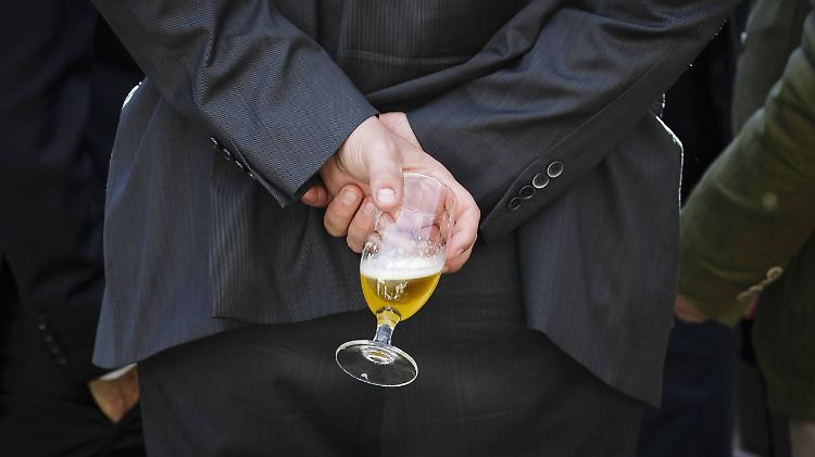 Schon drei große Bier jeden Tag reichen für Männer aus, um das Demenzrisiko zu erhöhen.