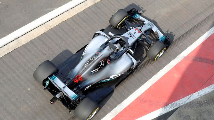 Der neue Mercedes W09 zickte bei seiner Jungfernfahrt, spulte dann aber doch einige Kilometer ab.