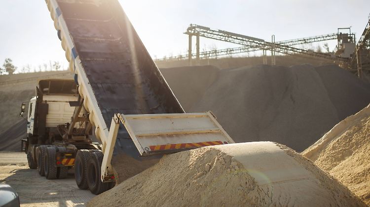 Jährlich werden in Deutschland rund 100 Millionen Tonnen Sand gewonnen - trotzdem kommt es zeitweise zu Engpässen.