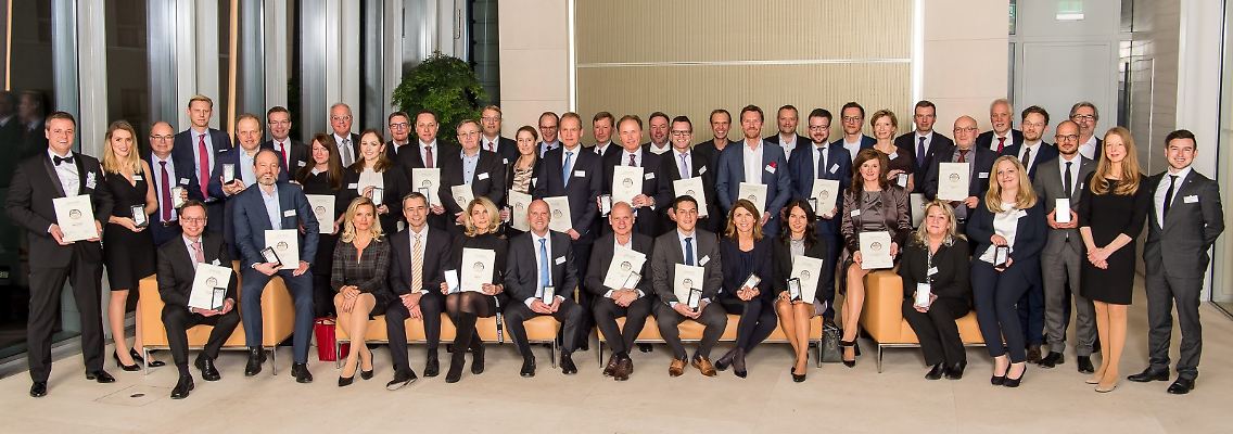 Die Gewinner wurden in der Berliner Bertelsmann-Repräsentanz feierlich mit dem Service-Preis ausgezeichnet.