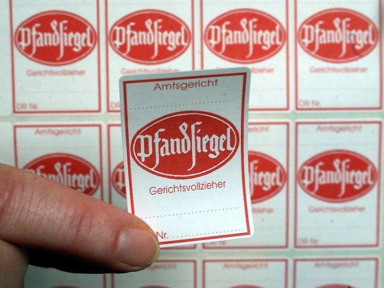 Der "Kuckuck": Das Siegel klebt der Gerichtsvollzieher auf alles, was bei einer Pfändung beschlagnahmt wird.