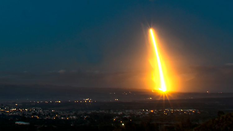 Die beiden Satelliten "Tintin A" und "Tintin B" waren an Bord einer "Falcon 9"-Rakete von einem Luftwaffenstützpunkt im US-Bundesstaat Kalifornien aus ins All gestartet.