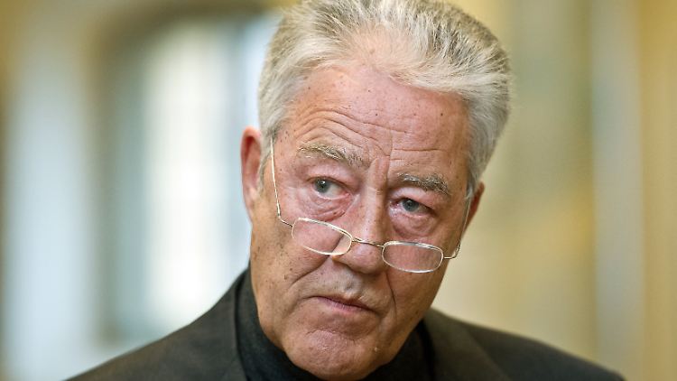 "Ich habe Verständnis, weil ich selbst einmal Juso war und auch mit illusionären Positionen gegen manches angestunken habe", sagt Engholm im Interview.