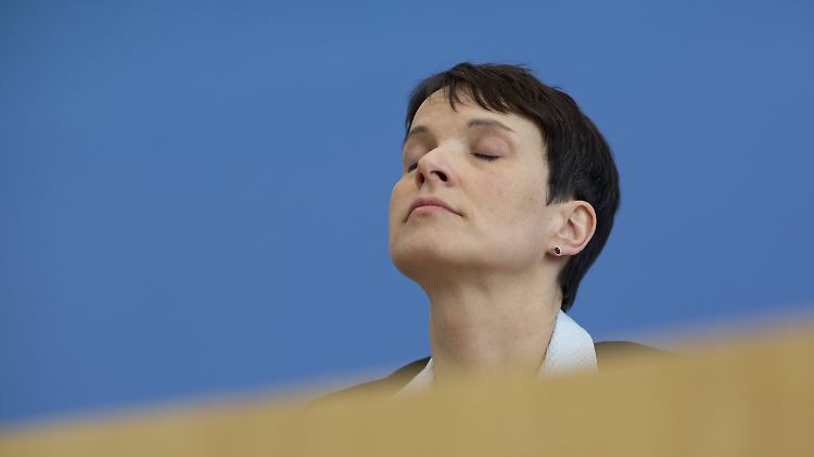 Der Bundestag hat die parlamentarische Immunität der Ex-AfD-Chefin Frauke Petry aufgehoben.