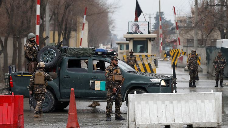 Verstärkte Sicherheitskontrollen nach dem Anschlag in Kabul.