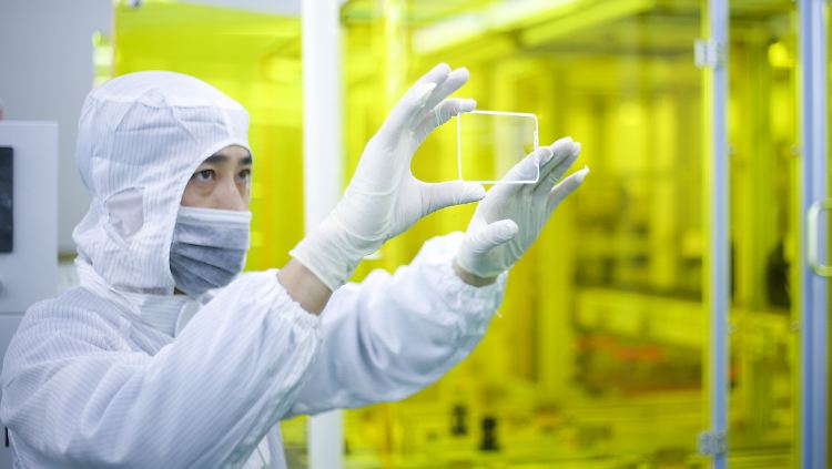 Mehr Zeit für Qualitätskontrolle bei der iPhone-Herstellung: Apple will die Produktion deutlich drosseln. 