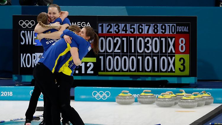 Souverän setzten sich Schwedens Curlerinnen gegen das südkoreanische Sensationsteam "Kim" durch.