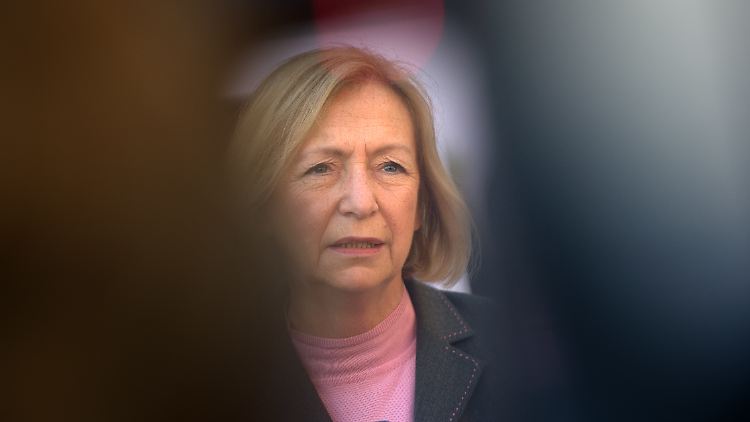 Bundesbildungsministerin Johanna Wanka hat im Prozess gegen die AfD schlechte Karten.