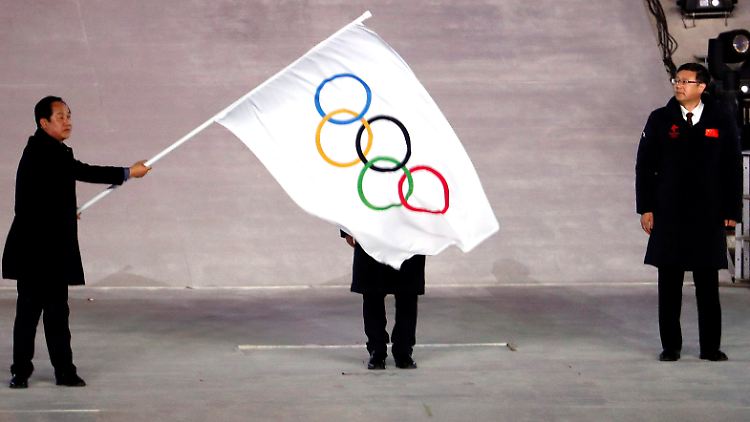 Wenn es kritisch wird, verstecken sich IOC-Boss Thomas Bach und Co. gern hinter olympischer Symbolik. Das war in Pyeongchang nicht anders.