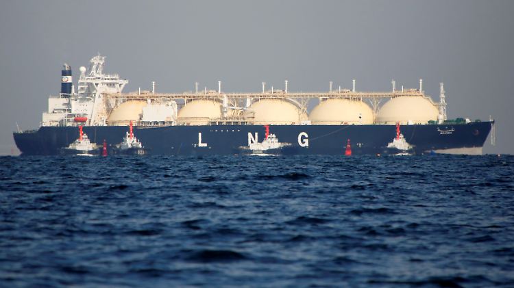 Industrienation ohne Energierohstoffe: Riesige Tanker versorgen Japan mit Öl und verflüssigtem Erdgas (LNG).