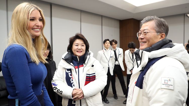 Im Olympiastadion von Pyeongchang traf sich Ivanka Trumo nur mit dem südkoreanischen Präsidenten Moon Jae In.