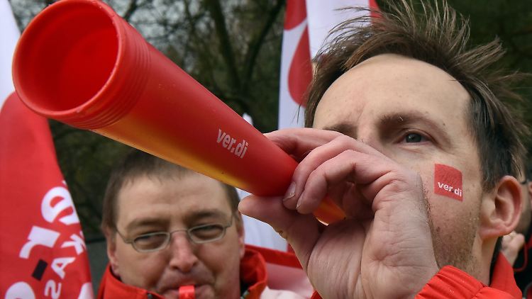 Mehr Geld für Beamte und Angestellte des öffentlichen Dienstes: In Potsdam beginnen milliardenschwere Verhandlungen (Archivbild).