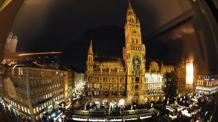 Der Weihnachtsmarkt auf dem Marienplatz in München.