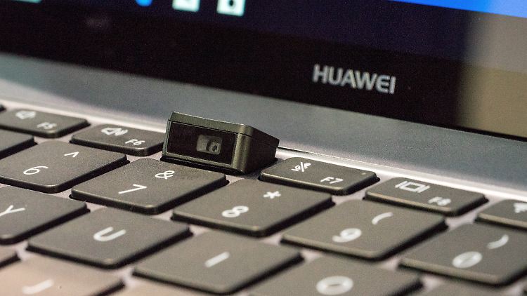 Kuckuck! Das Matebook X Pro hat eine Kamera zum Ausklappen.