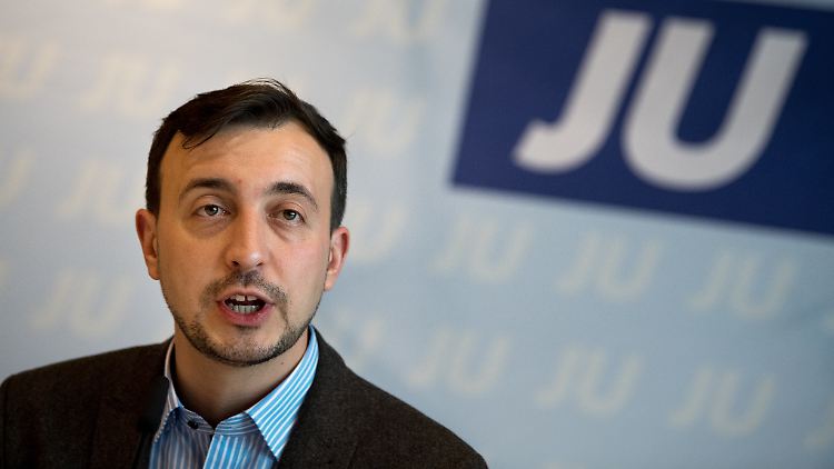 "Ein sehr modernes Kabinett" - Paul Ziemiak ist zufrieden.