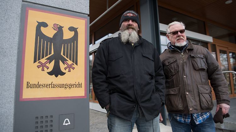 Demonstrativ ohne Kutte: "Hupe" (l.), Vorstand der Bandidos Gelsenkirchen, und Lutz Schelhorn, Präsident der Hells Angels Stuttgart.