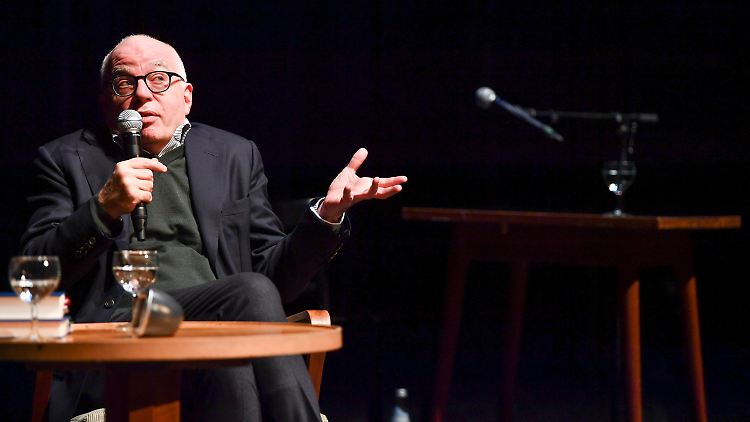 Und dann saß er auf der Couch im Weißen Haus: Michael Wolff berichtet davon in der Berliner "Volksbühne".