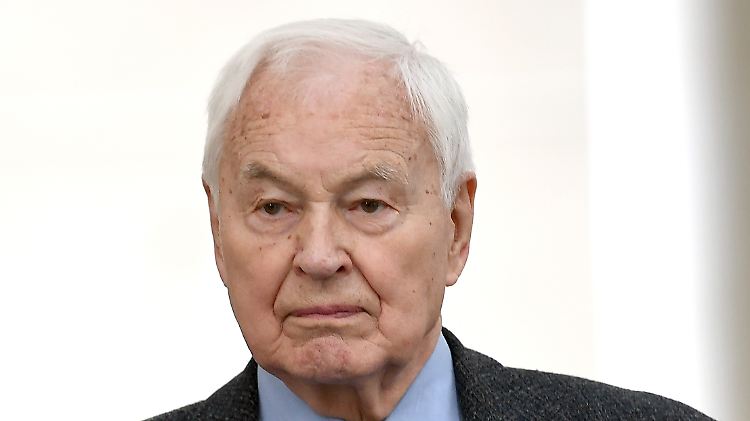 Hans Modrow verlangt Akteneinsicht.