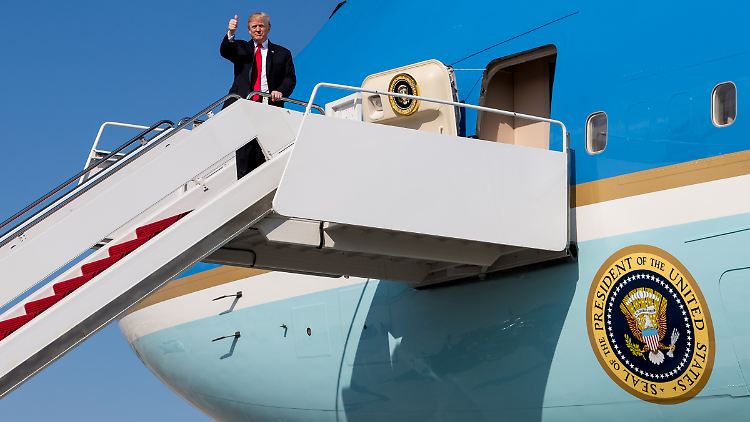 Der Konzern teilte auf Anfrage mit, stolz zu sein, die neue Generation der Air Force One bauen zu dürfen.