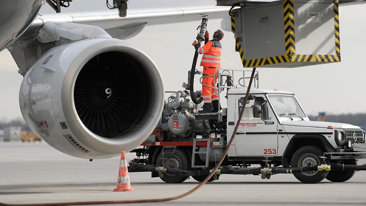 Leicht entzündlich: Für die gut 3.500 Kilometer Flugstrecke von München nach Teharan braucht es reichlich Treibstoff.