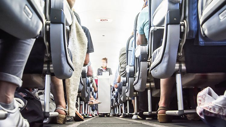 Flugreisende sollten prüfen, ob sie bereits beim Online-Check-in kostenlos ihre Wunschsitzplätze auswählen können.