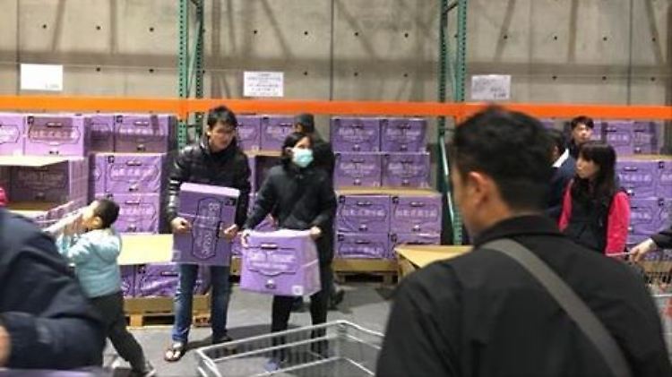 In Taiwan wird eifrig Toilettenpapier gebunkert.