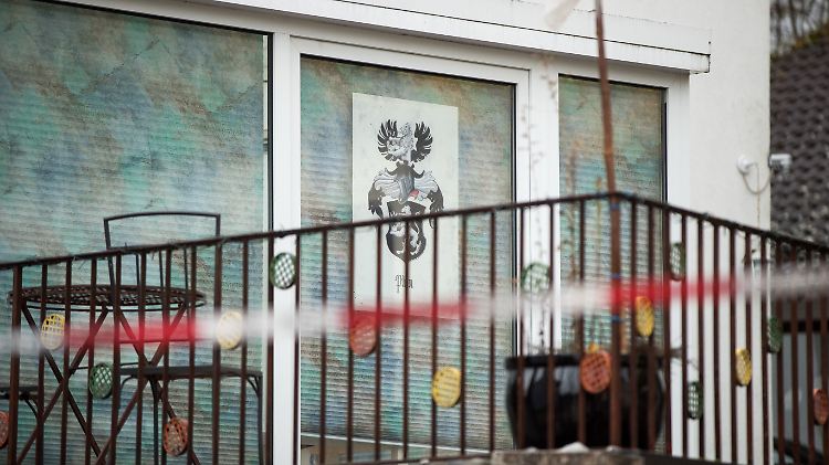 In diesem Haus hat ein Angehöriger der Reichsbürgerszene bei einer Razzia vier Polizisten angeschossen.