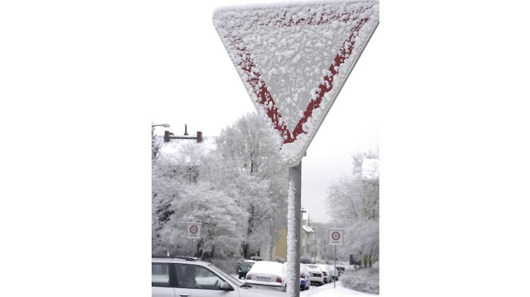 Einige Schilder sind bereits durch ihre Form erkennbar.