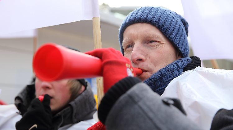 Sechs Prozent mehr Lohn fordern die Beschäftigten.