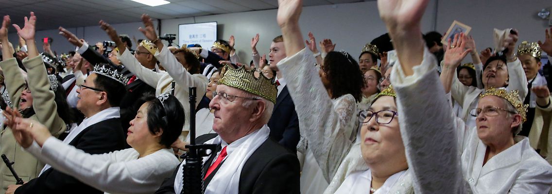 Gottesdienst mit Sturmgewehr.