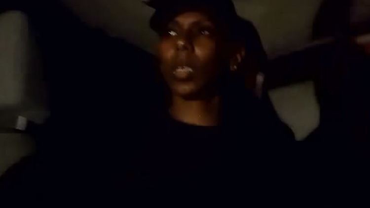 CNN-Reporterin Nima Elbagir schleuste sich mit versteckter Kamera bei Menschenschmugglern ein.