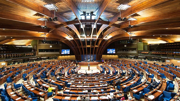 Der Europarat sitzt im Straßburger Europapalast.