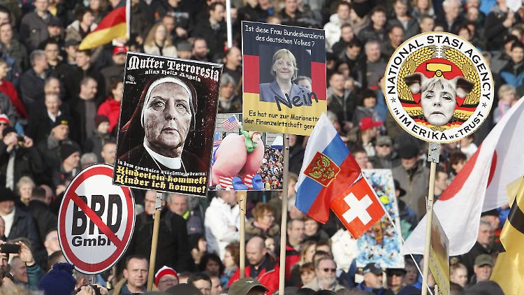 Die Montagsspaziergänge von Pegida lockten zwischenzeitlich zehntausende Menschen auf die Straßen von Dresden.