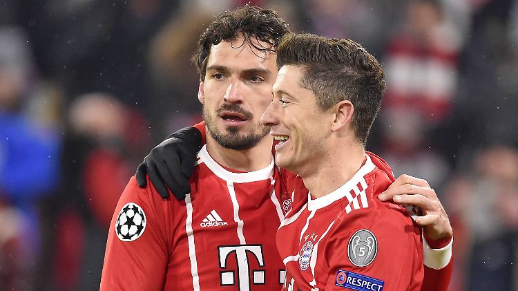 Wirkt doch ganz harmonisch: Mats Hummels und Robert Lewandowski beim 5:0 gegen Besiktas aus Istanbul.