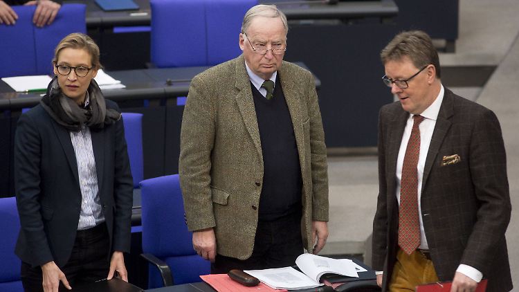 Die AfD-Fraktionschefs Alice Weidel und Alexander Gauland mit Michael Grosse-Brömer, dem Parlamentarischen Geschäftsführer der Unionsfraktion. Vor allem die CSU hat sich beim Thema Sprache schon mehrfach für eine Regelung starkgemacht, die nun auch die AfD fordert.