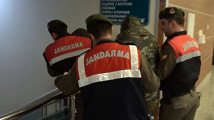 Türkische Sicherheitskräfte griffen die beiden Soldaten im Grenzgebiet auf. 