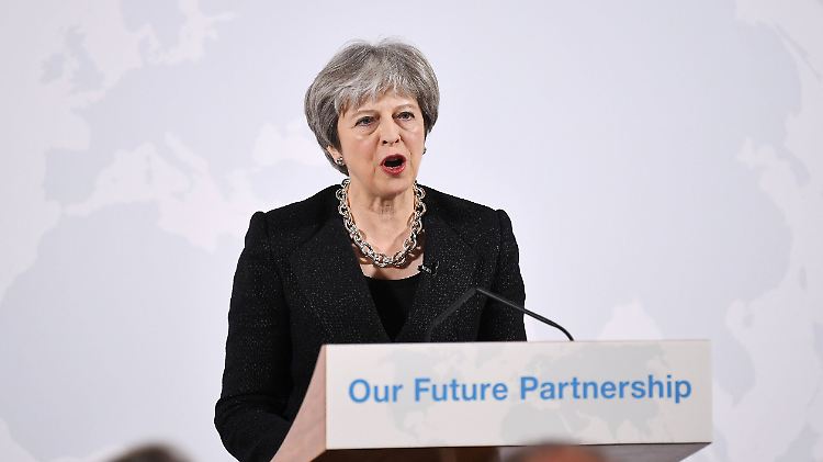 "Das britische Volk hat entschieden", betont May. 