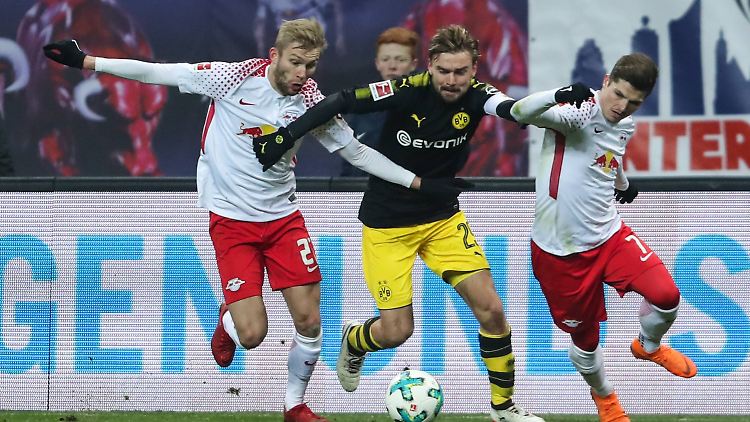 Leipzig und Dortmund kämpfen um jeden Grashalm - alles auch auf Kosten der Präzision.