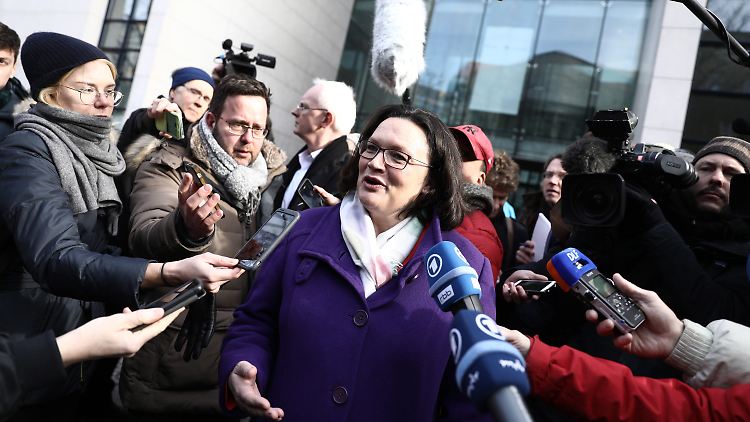 Andrea Nahles vor dem Willy-Brandt-Haus.