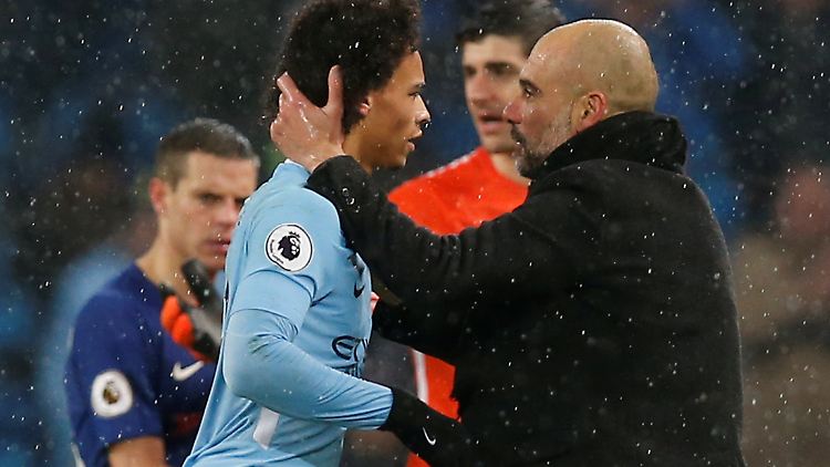 Pep Guardiola ist mit der Leistung von Leroy Sané ganz offenbar einverstanden.