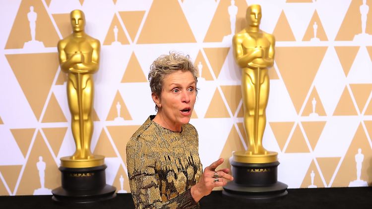 "Ich habe ein paar Sachen zu sagen", rief Frances McDormand, als sie die Bühne betrat.
