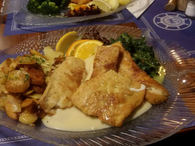 Die beste Fischgaststätte Rostocks heißt "Zur Kogge": Lachs, Dorsch, Rotbarsch und Buntbarsch auf einer Platte.