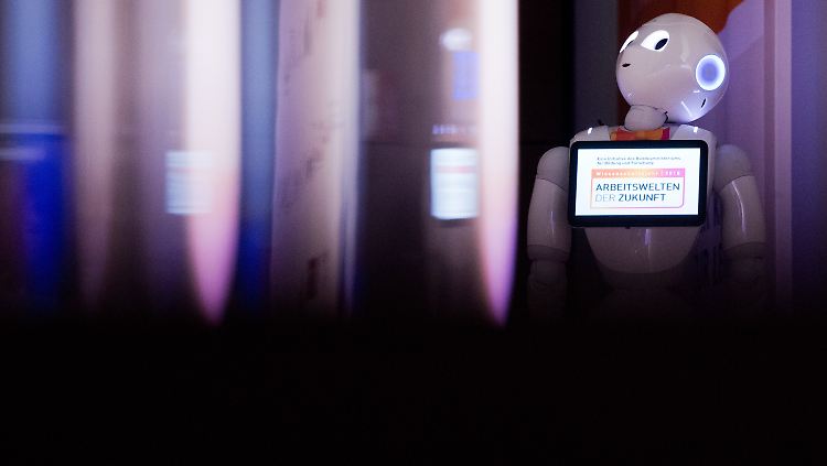 Dem Mangel an menschlichen Fachkräften könnten Roboter künftig entgegenwirken - so die Hoffnung.
